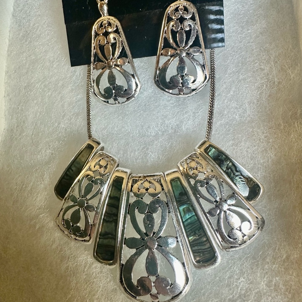 Elegant Silver and Mother of Pearl Jewelry Set